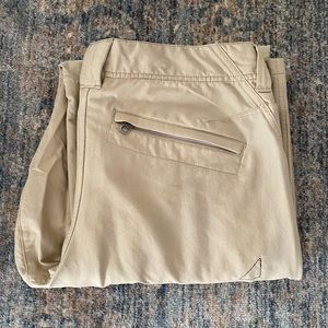 Men’s Patagonia Nylon Khaki Colored Pants Size 34 Waist 28 inseam